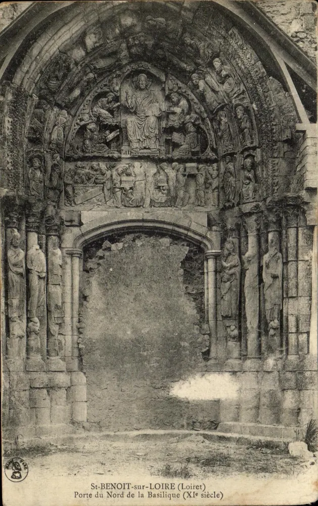 St-BENOIT-sur-LOIRE — Porte du Nord de la Basilique (XIe siècle) — éditeur L. Marchand, Sully-sur-Loire - Recto
