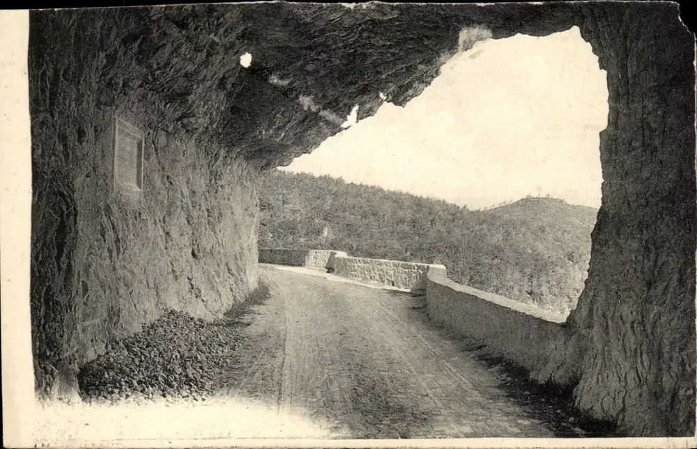 Vista do túnel da estrada — editor desconhecido, número de série não visível - Frente