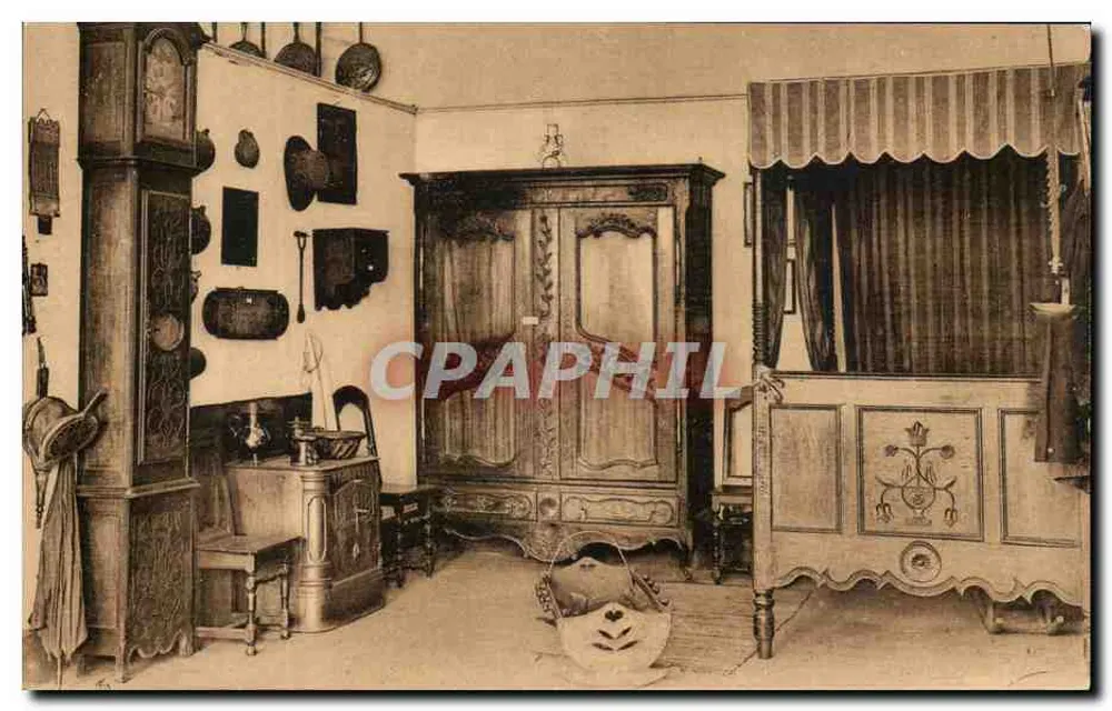 Sala do Arte Popular Lorena — Ensaios de reconstrução de quarto com seu leito de colunas, sua «taque» e um armário proveniente de Chamagne (Vosges) — Museu Histórico Lorena, Nancy - Frente