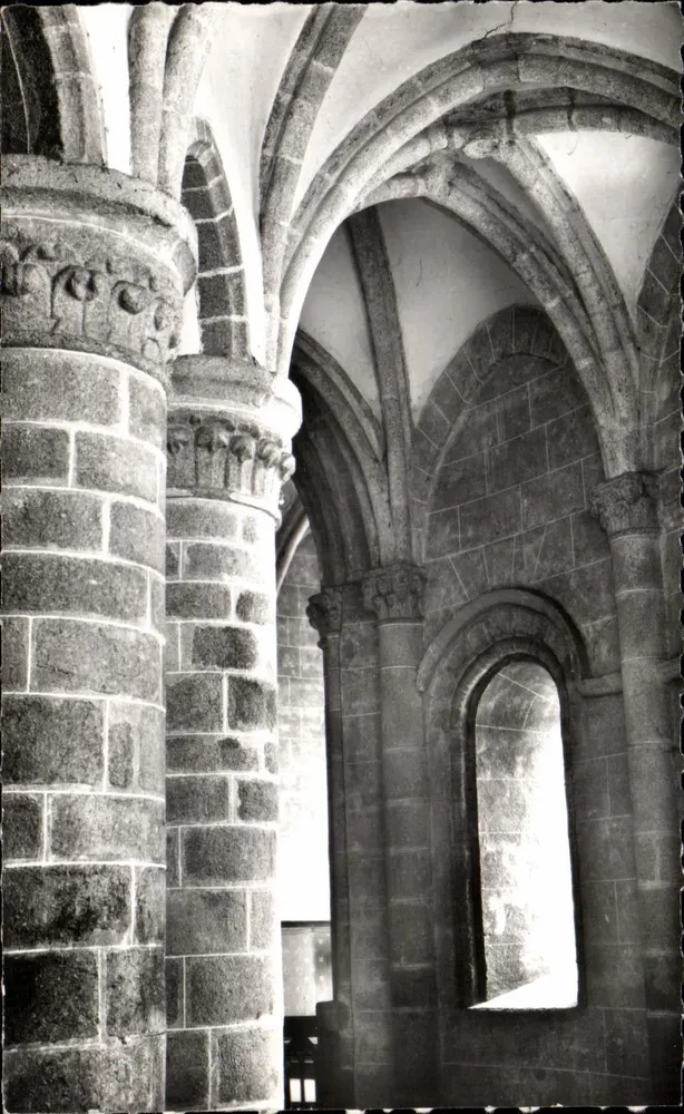 Kirche von Brélevennez - Lannion — Teil des Ambulatoriums (12. bis 15. Jahrhundert) - Vorderseite