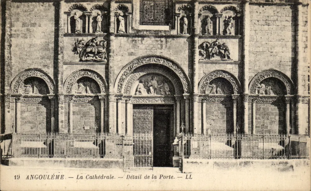 Angoulême — Die Kathedrale — Detail der Tür — LL - Vorderseite