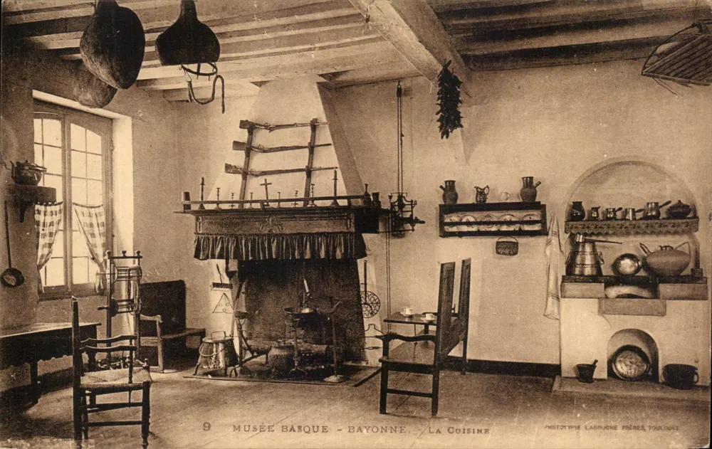 Museu Basco - Bayonne. A Cozinha — Fototipo Labouche Frères, Toulouse - Frente