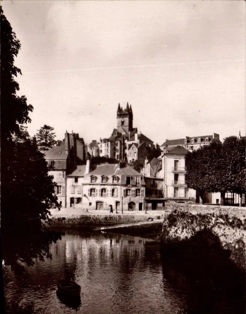 Quimperlé — Ansicht des Hafens und der Kirche — 'Real-Photo' Huchet - Vorderseite