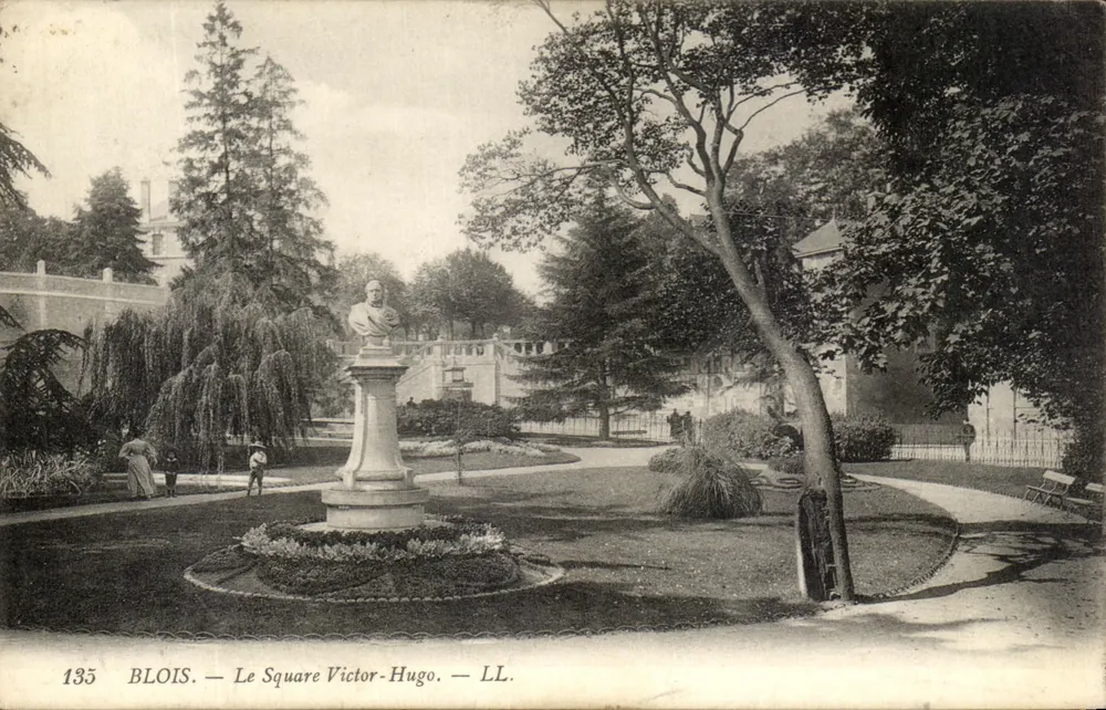 Blois — O Square Victor-Hugo — LL. — n° 135 - Frente