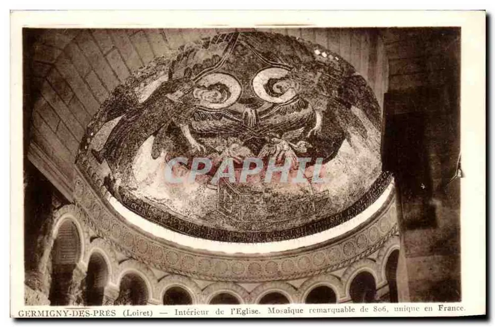 Germigny-des-Prés (Loiret) — Innenansicht der Kirche. Bemerkenswerte Mosaik aus dem Jahr 806, einzigartig in Frankreich. - Vorderseite
