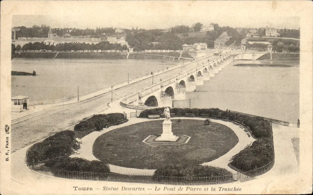 Tours — Statue Descartes — Le Pont de Pierre et la Tranchée — B. F., Paris - Vorderseite