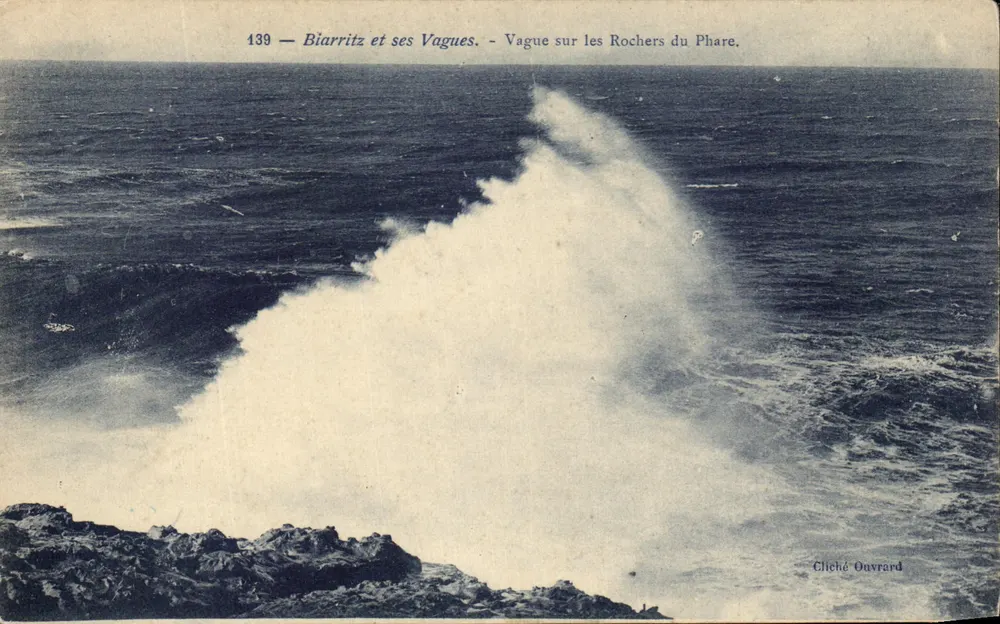 Biarritz und seine Wellen — Welle auf den Felsen des Leuchtturms — Cliché Ouvrard, n°139 - Vorderseite