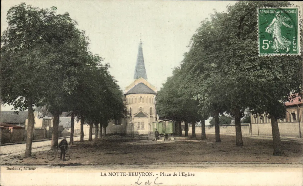 LA MOTTE-BEUVRON — Place de l'Église — Duclooux, Verleger - Vorderseite