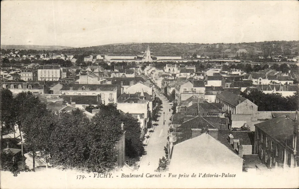 Vichy - Boulevard Carnot - Ansicht vom Astoria-Palace aus - Vorderseite
