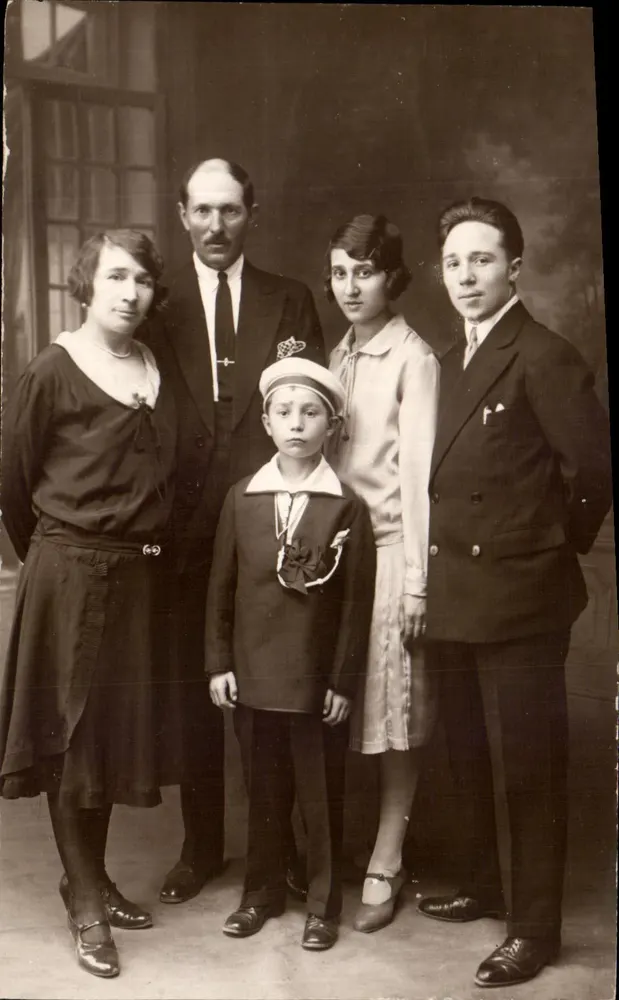 Familia — estudio fotográfico — Tarjeta postal - Anverso