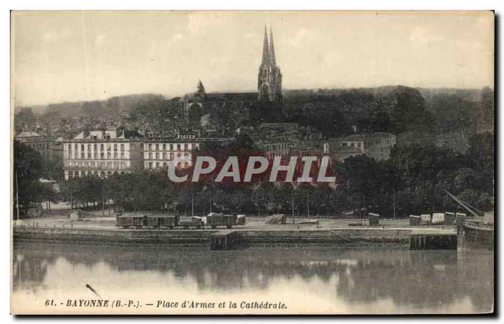 Bayonne (B.-P.) — Place d'Armes und die Kathedrale - Vorderseite