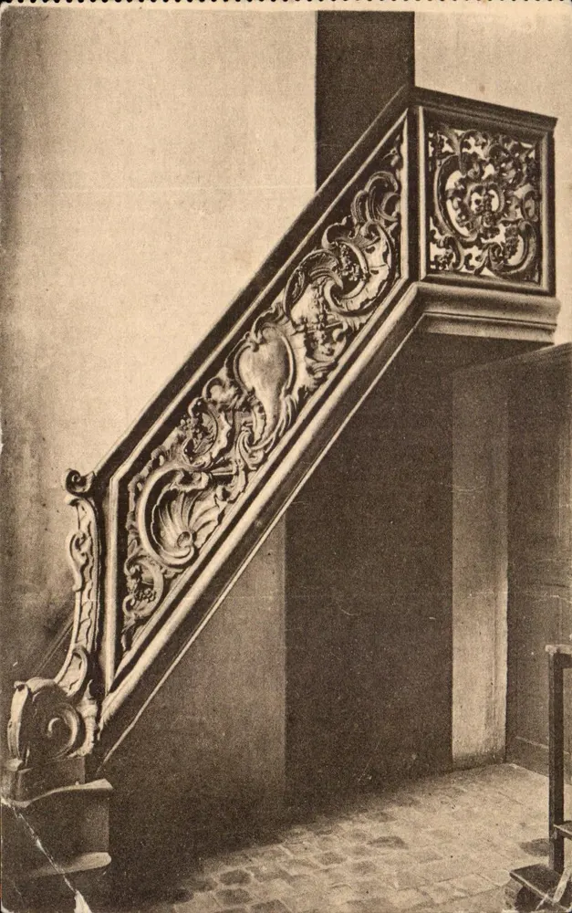Rampes d'escalier Louis XV — balustrade ornée de motifs floraux et feuillagés — éditeur CPAPHIL, n° de série non visible - Voorkant