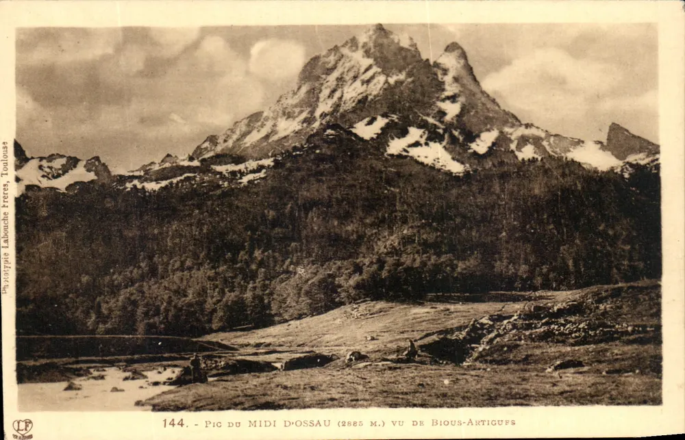 Pic du Midi d'Ossau (2885 m.) visto de Bious-Artigues — Fototipia Labouche Frères, Toulouse, n° 144 - Frente
