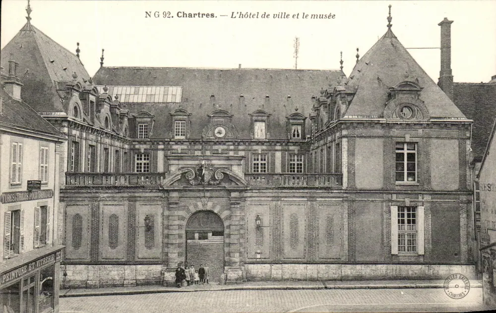 Chartres — Das Rathaus und das Museum — NG 92, Verlag: Les Éditeurs de Chartres - Vorderseite