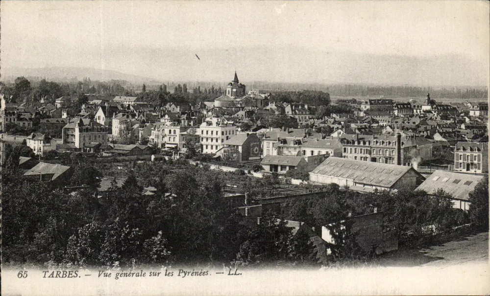 Tarbes — Vista geral sobre os Pirineus — LL. n°65 - Frente