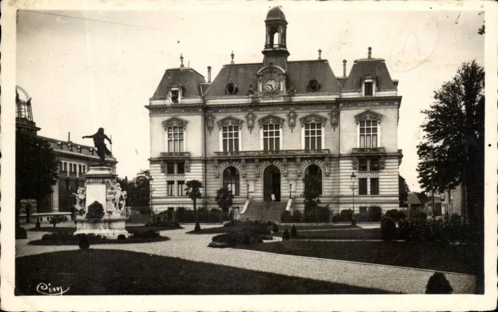 Tarbes (Altos-Pirineus) — A Prefeitura — Editor Cim - Frente