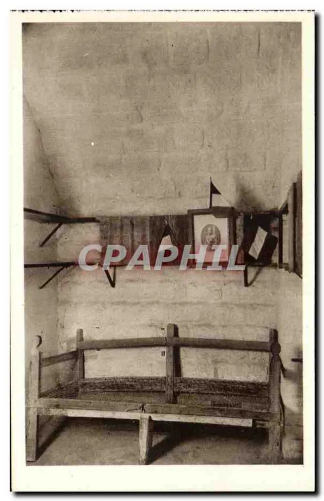 Fort Vaux — Zimmer des Kommandanten Kaynal — sein Bett und sein Foto - Vorderseite