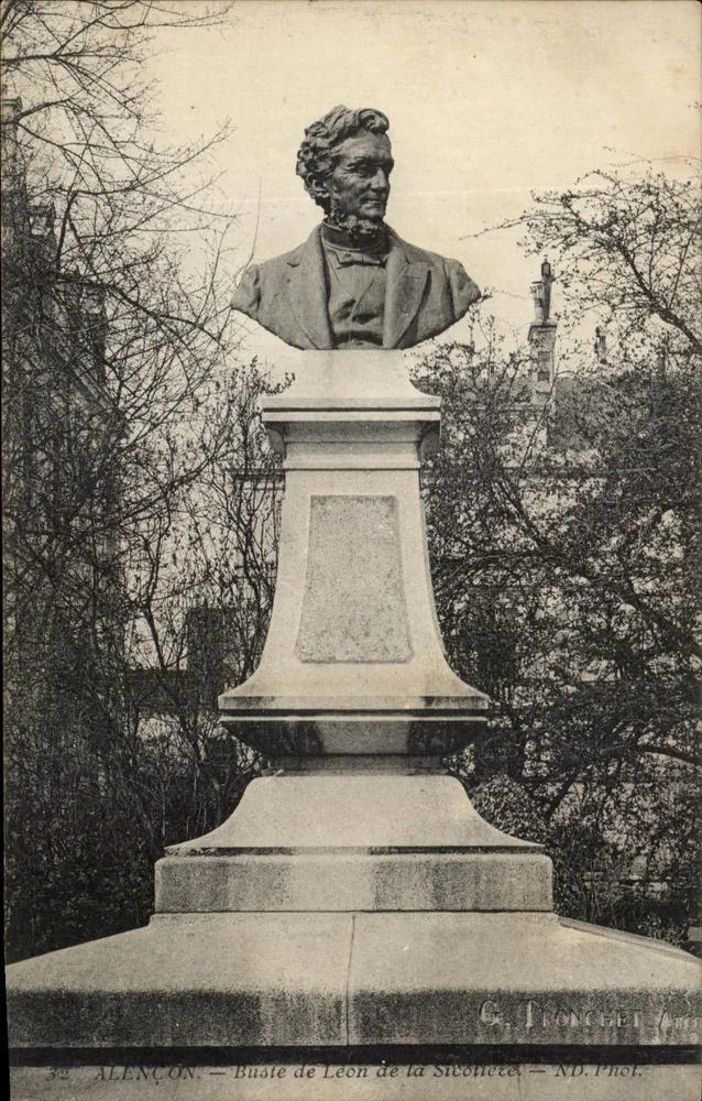 Alençon — Busto de Léon de la Siconec — G. Tronchet, fot. - Frente
