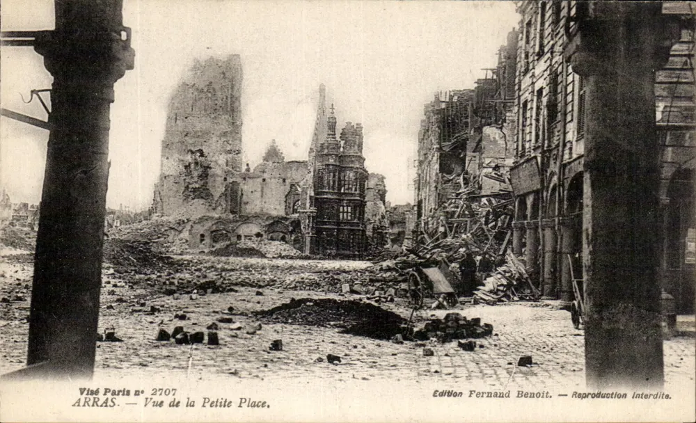 Arras — Ansicht der Petite Place — Edition Fernand Benoit, Nr. 2707 - Vorderseite