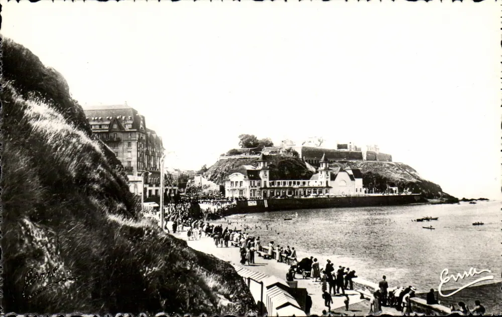 Granville (Manche) — Casino und Plat Gousset — Édition E. Besnard - Vorderseite