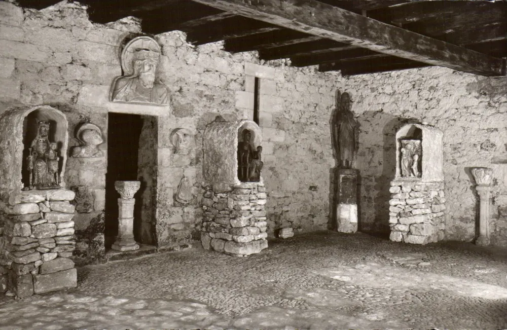 Römischer Saal — Museum der Festungshaus Reignac — Tursac (Dordogne) - Vorderseite
