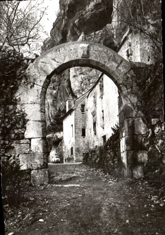 Eingang zum Museum der Starken Haus — Reignac in Tursac (Dordogne) — Foto J. Scherer, Le Bignon (Dordogne) - Vorderseite