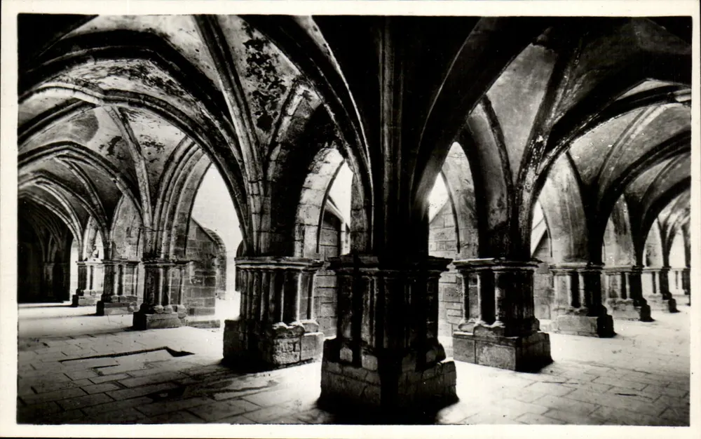 LUXEUIL-les-BAINS - O Cloître (século XV) da Antiga Abadia dos Beneditinos - Edição La Cigogne, Strasbourg - Frente