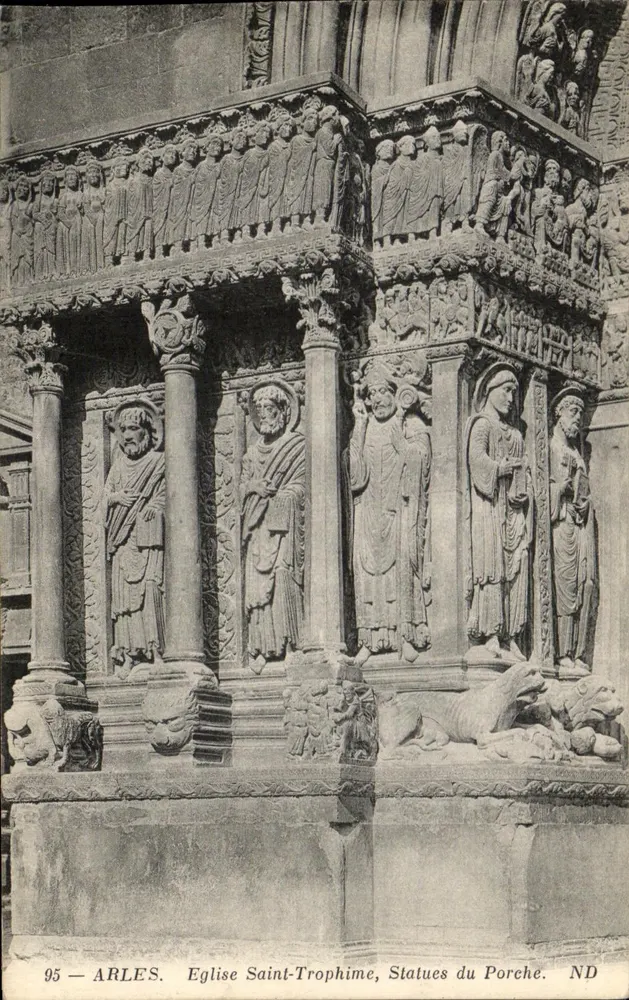 Arles — Kirche Saint-Trophime, Statuen des Portals — ND - Vorderseite