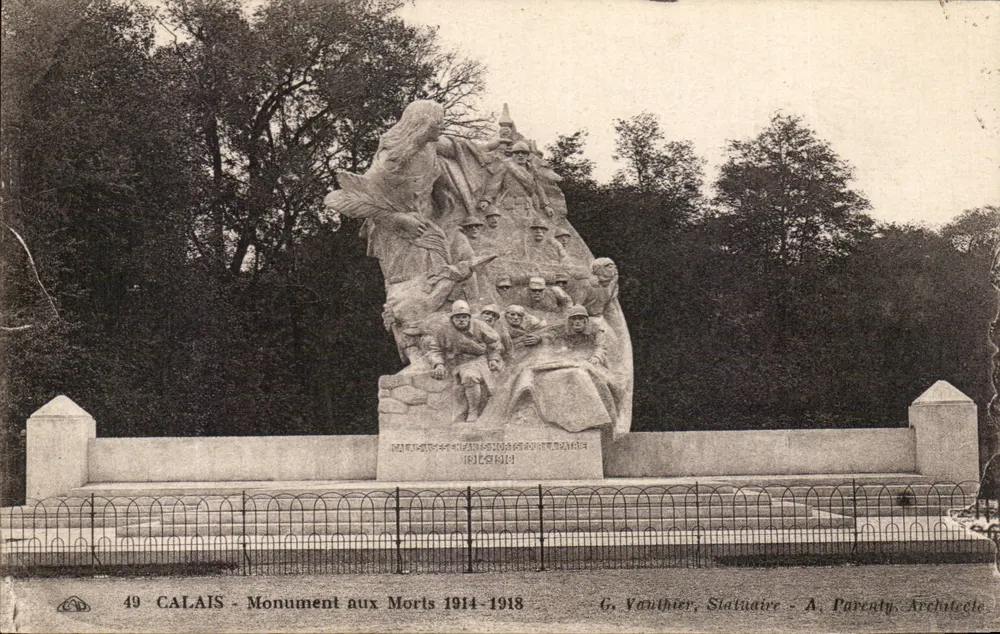 Calais - Kriegsdenkmal 1914-1918 — G. Vauthier, Bildhauer - A. Parendy, Architekt - Vorderseite