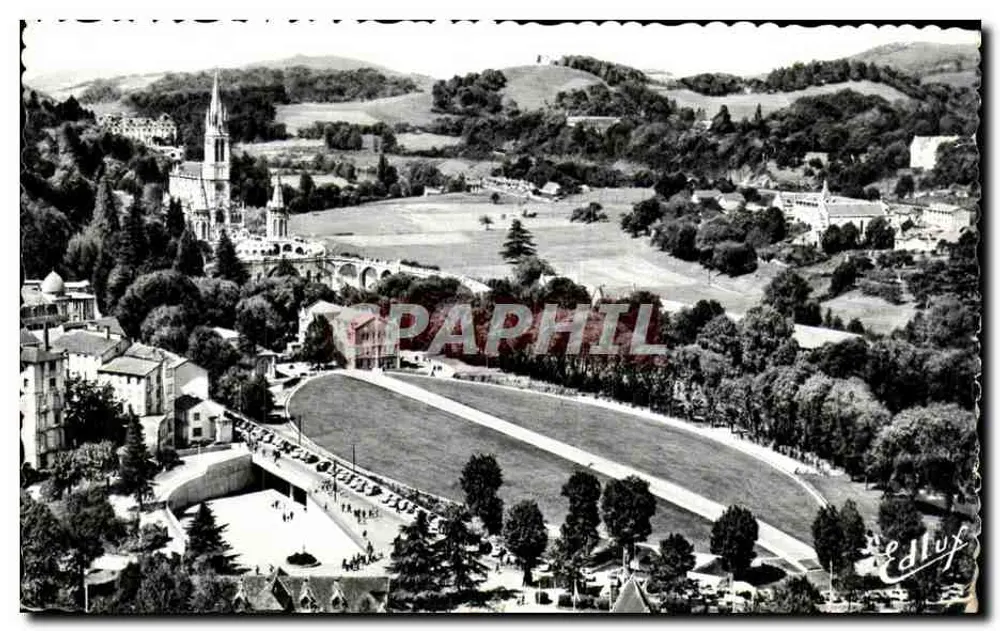 Lourdes — Die unterirdische Basilika Saint-Pie X und ihr Haupteingang — Ausgabe P. Doucet, 8, Place Pasteur, Lourdes - Vorderseite