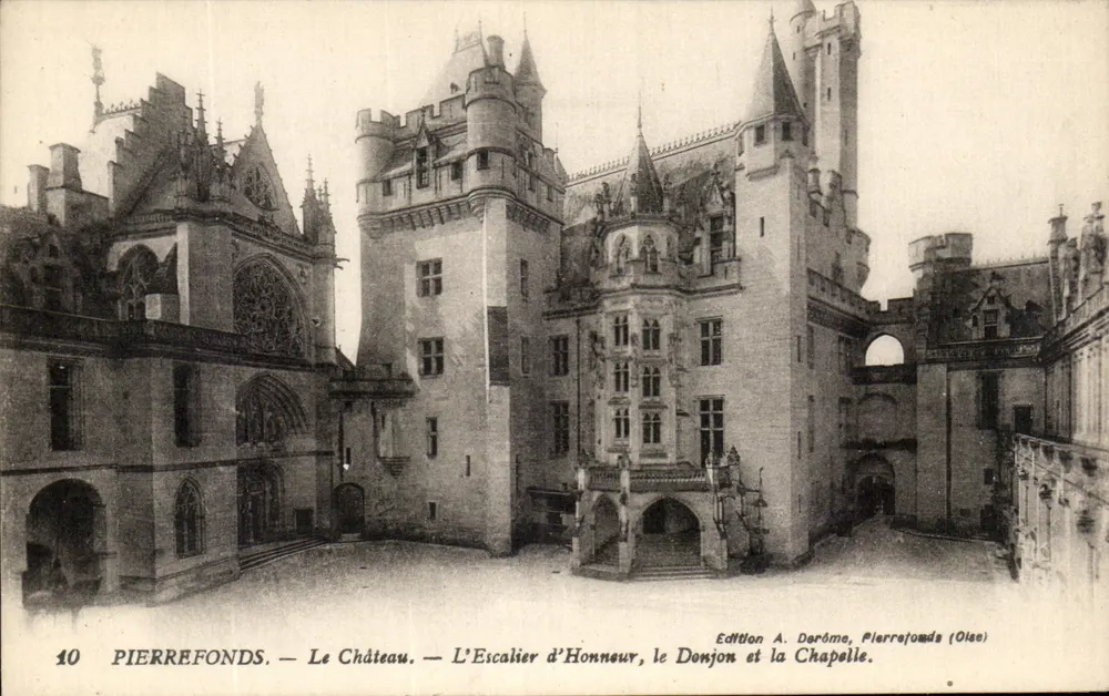 PierreFonds — Das Schloss — Die Ehrenstiege, der Bergfried und die Kapelle — Édition A. Derôme, Pierrefonds (Oise) - Vorderseite