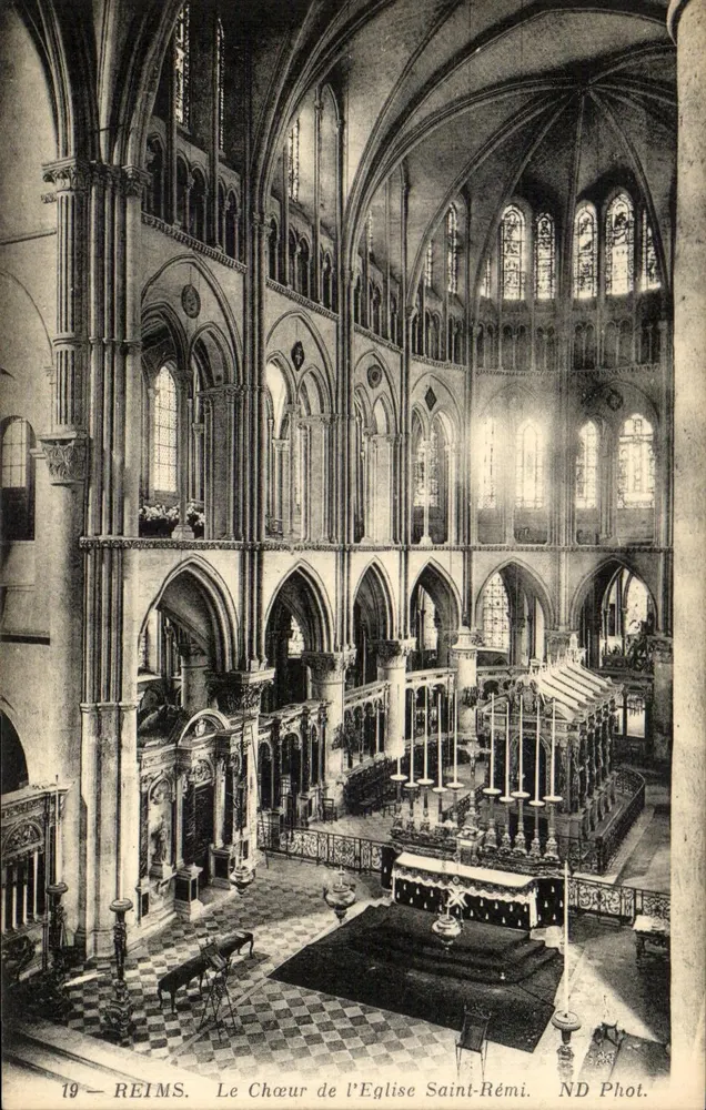 Reims — O coro da Igreja de São Rémi — ND Phot. - Frente