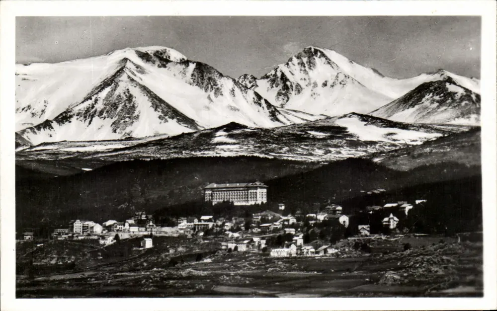 Font-Romeu — allgemeine Ansicht und der Carlitta-Massiv (2331 m.) — Edition R. GOUDE - Vorderseite