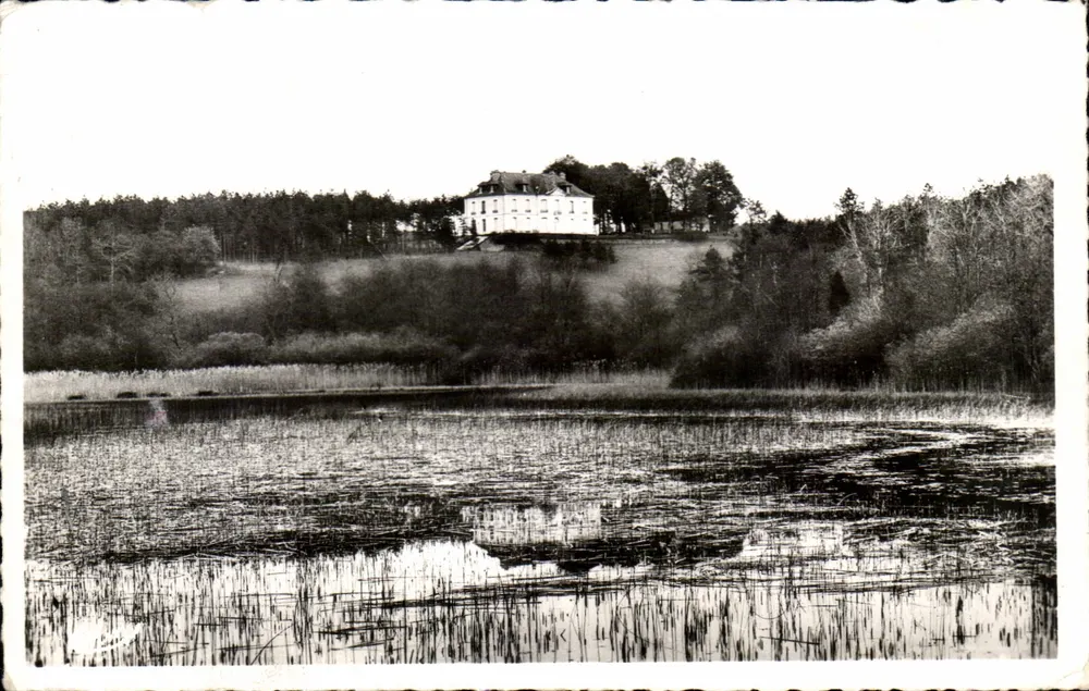 Castelo de Recey-sur-Ouche — vista do lago — Fotógrafo Imperial - Frente