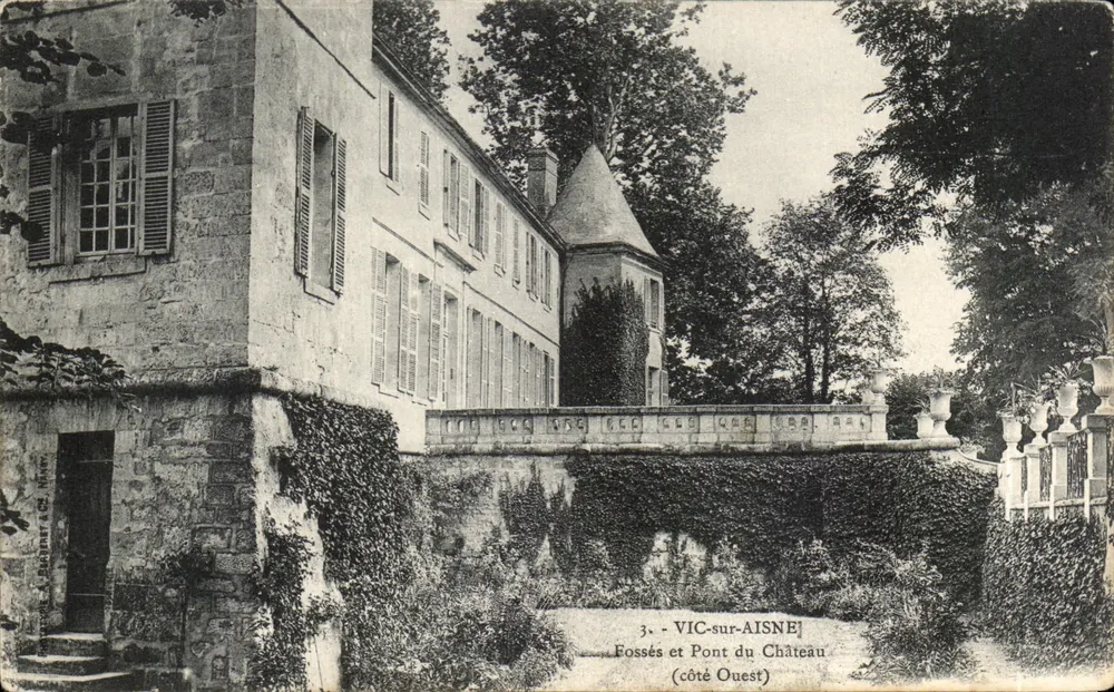 Vic-sur-Aisne — Gräben und Schlossbrücke (Westseite) — Unbekannter Verlag, Nr. 3 - Vorderseite