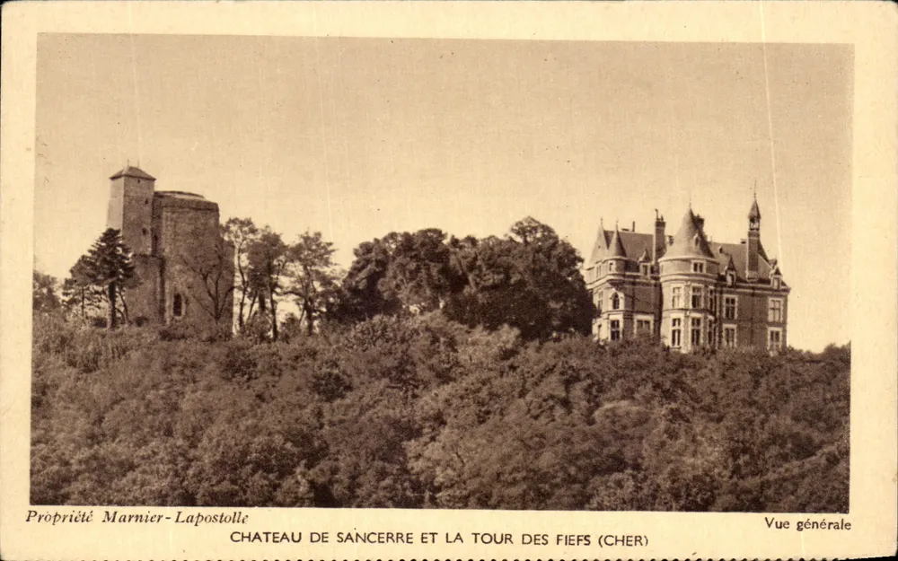 Schloss Sancerre und die Turm der Fiefs (Cher) — Allgemeiner Blick — Eigentum von Marnier-Lapostolle - Vorderseite