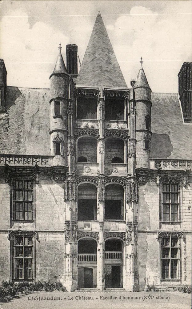 Châteaudun - O Castelo - Escada de Honra (Século XVI) - Frente