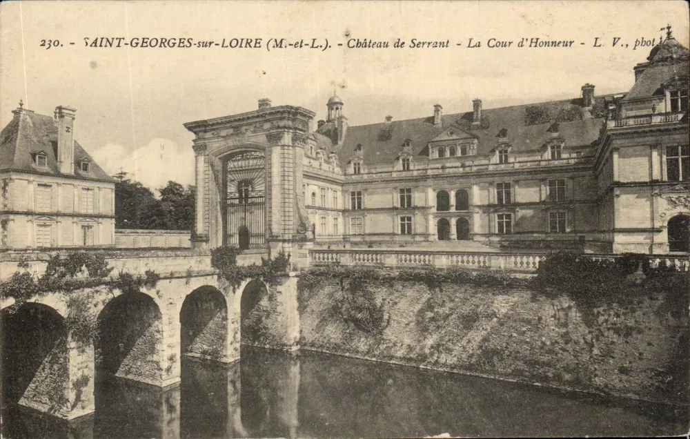 Saint-Georges-sur-Loire — Château de Serrant - La Cour d'Honneur — L. V., phot. - Vorderseite