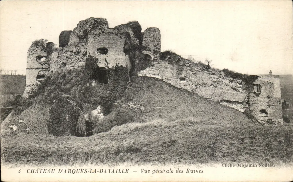 Schloss Arques-la-Bataille — Allgemeiner Blick auf die Ruinen — Foto von Benjamin Nolletau - Vorderseite