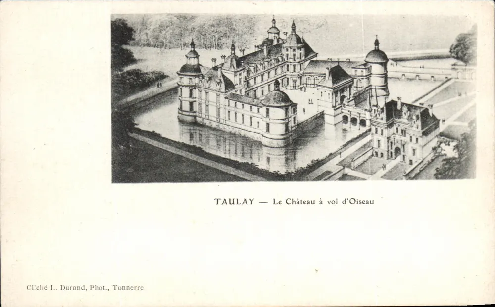 Taulay — O Castelo em Voo de Falcão — Cliché L. Durand, Fot., Tonnerre - Frente