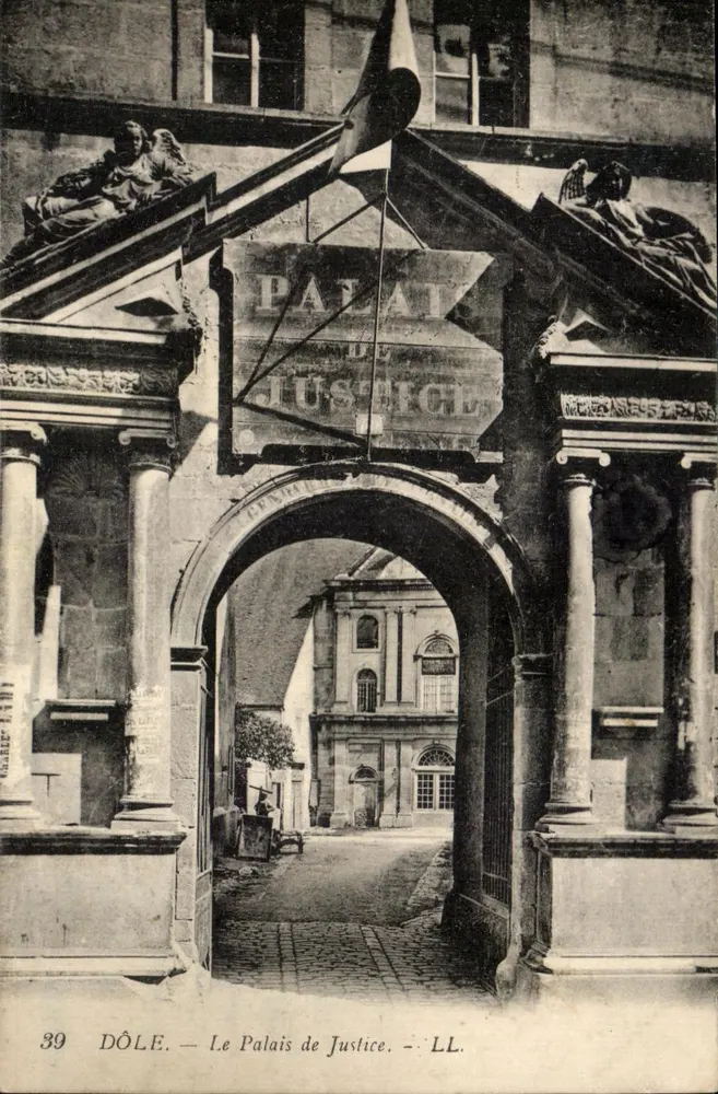Dôle — O Palácio de Justiça — LL. - Frente