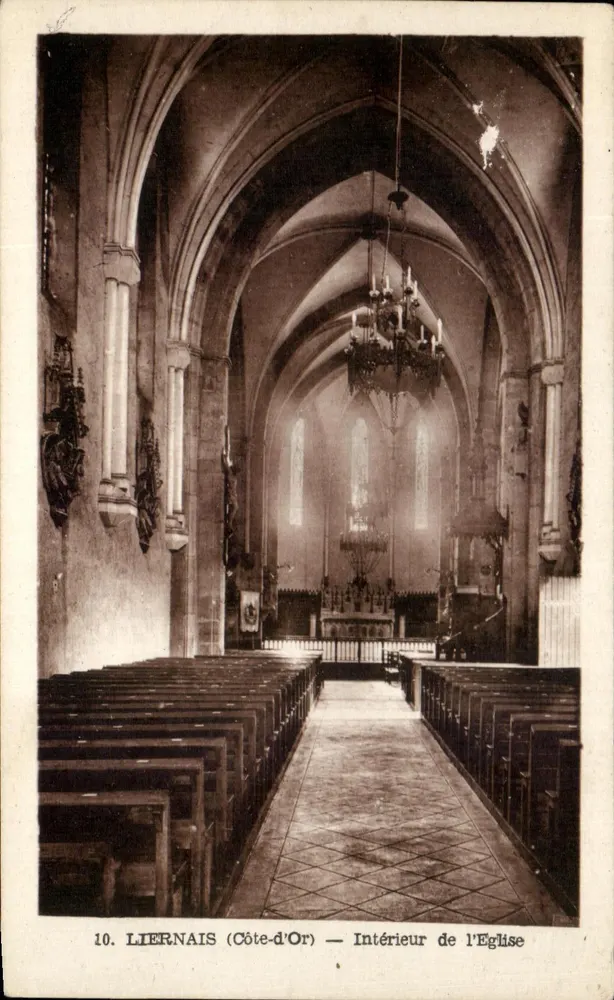 Liernais (Côte-d'Or) — Interior da Igreja - Frente