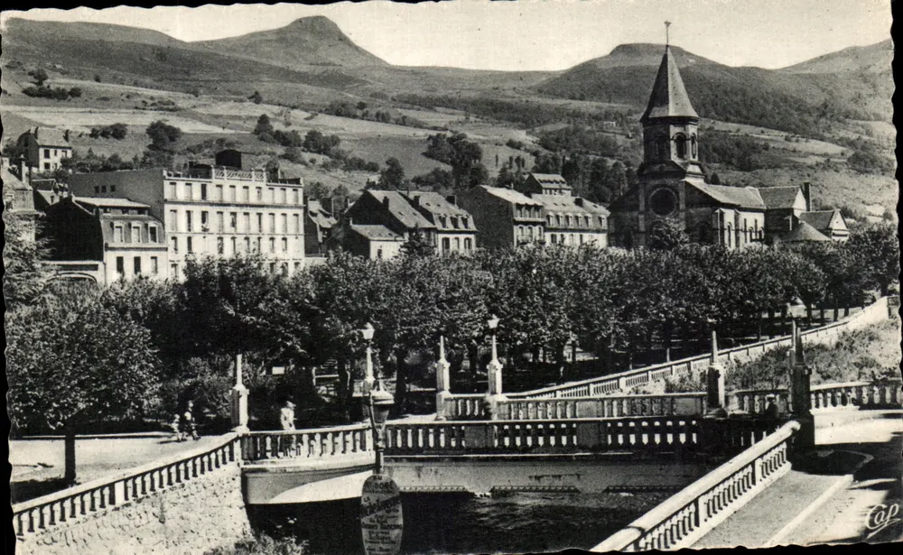 La Bourboule — Die Kirche und die Ufer der Dordogne — Les Arts Photographiques, Paris - Vorderseite
