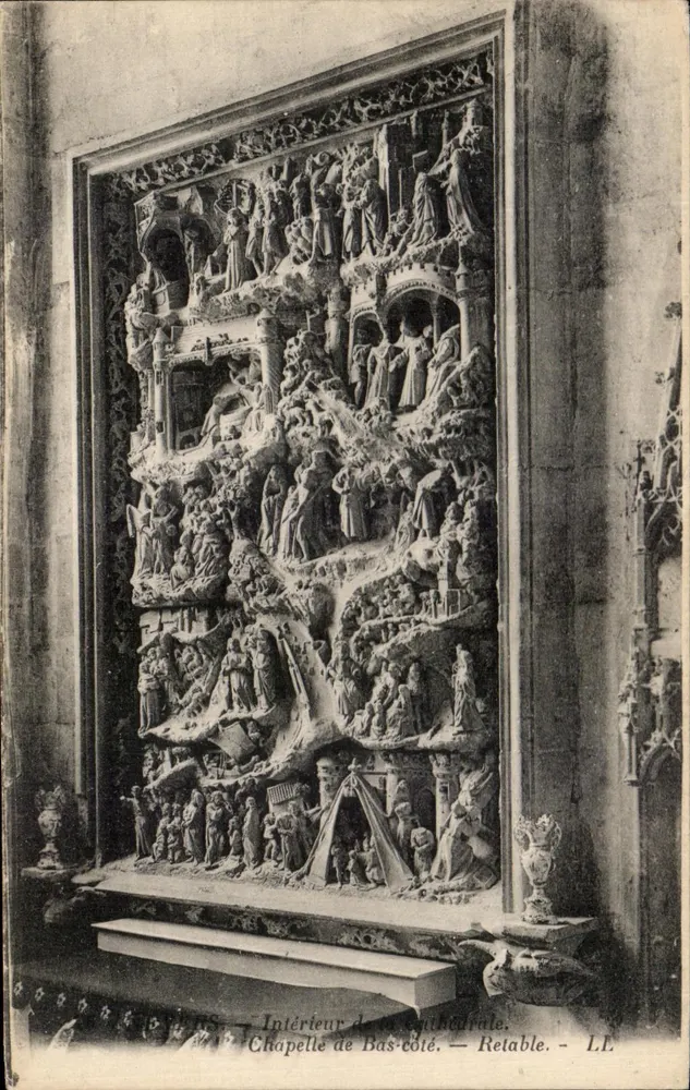 Paris — Interior da catedral. Capela de Bas-côté. Retable — LL - Frente