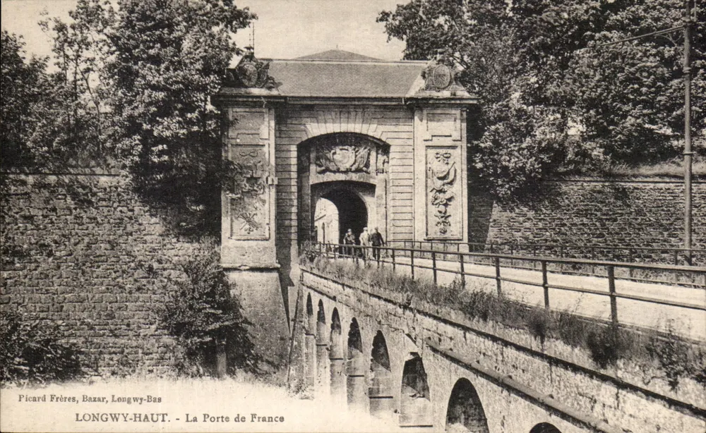 Longwy-Haut - Die Pforte von Frankreich — Picard Frères, Bazar, Longwy-Bas - Vorderseite