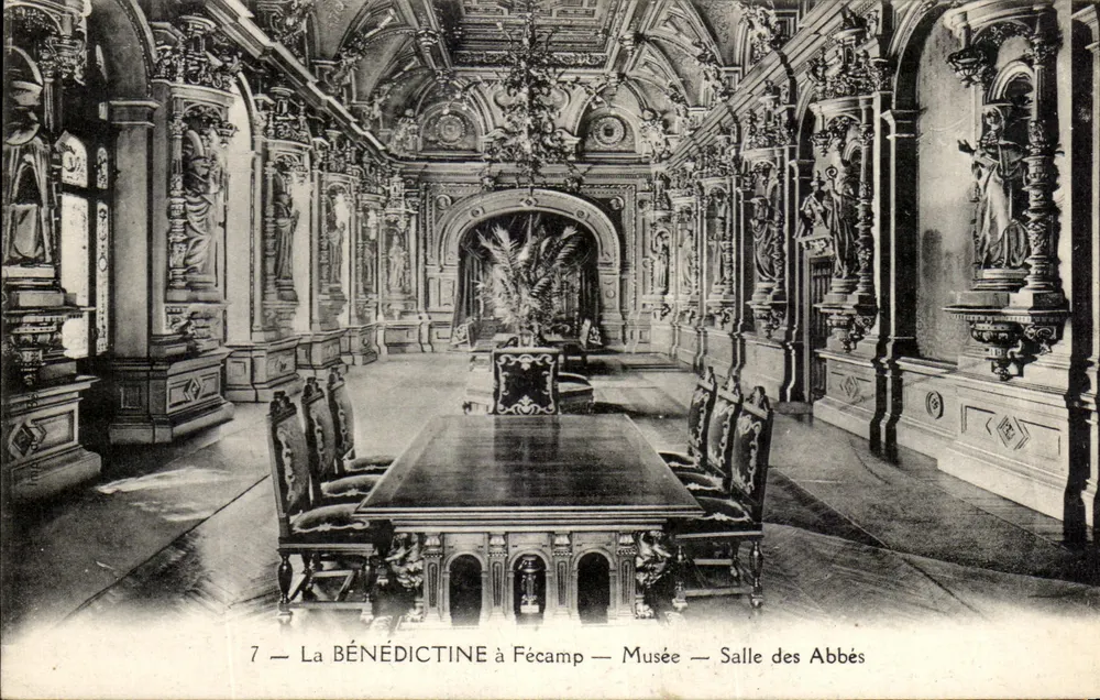 La BÉNÉDICTINE in Fécamp — Museum — Saal der Abtei - Vorderseite