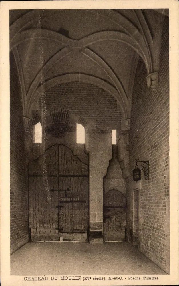 Castelo do Moulin (século XV) — Portal de Entrada — Imprimerie Réunie de Nancy - Frente