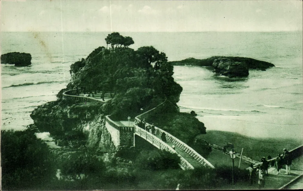 Biarritz (B.-P.) — Rocher du Basta — Phototypie Marcel Delloy-Hortenoux, n° 642 - Frente