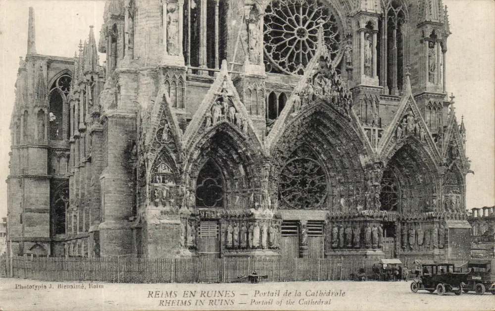 Reims in Ruinen — Portrait der Kathedrale — Phototypie J. Bienaimé, Reims - Vorderseite