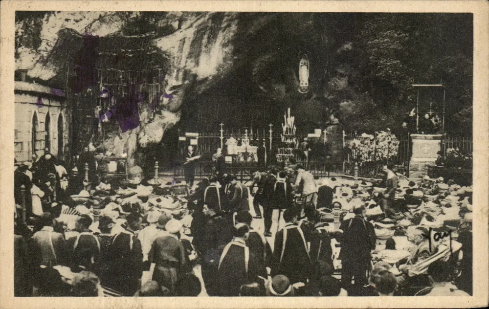 Lourdes — A Gruta Milagrosa — Edição E. Quinault, Lourdes, Série 53 - Frente